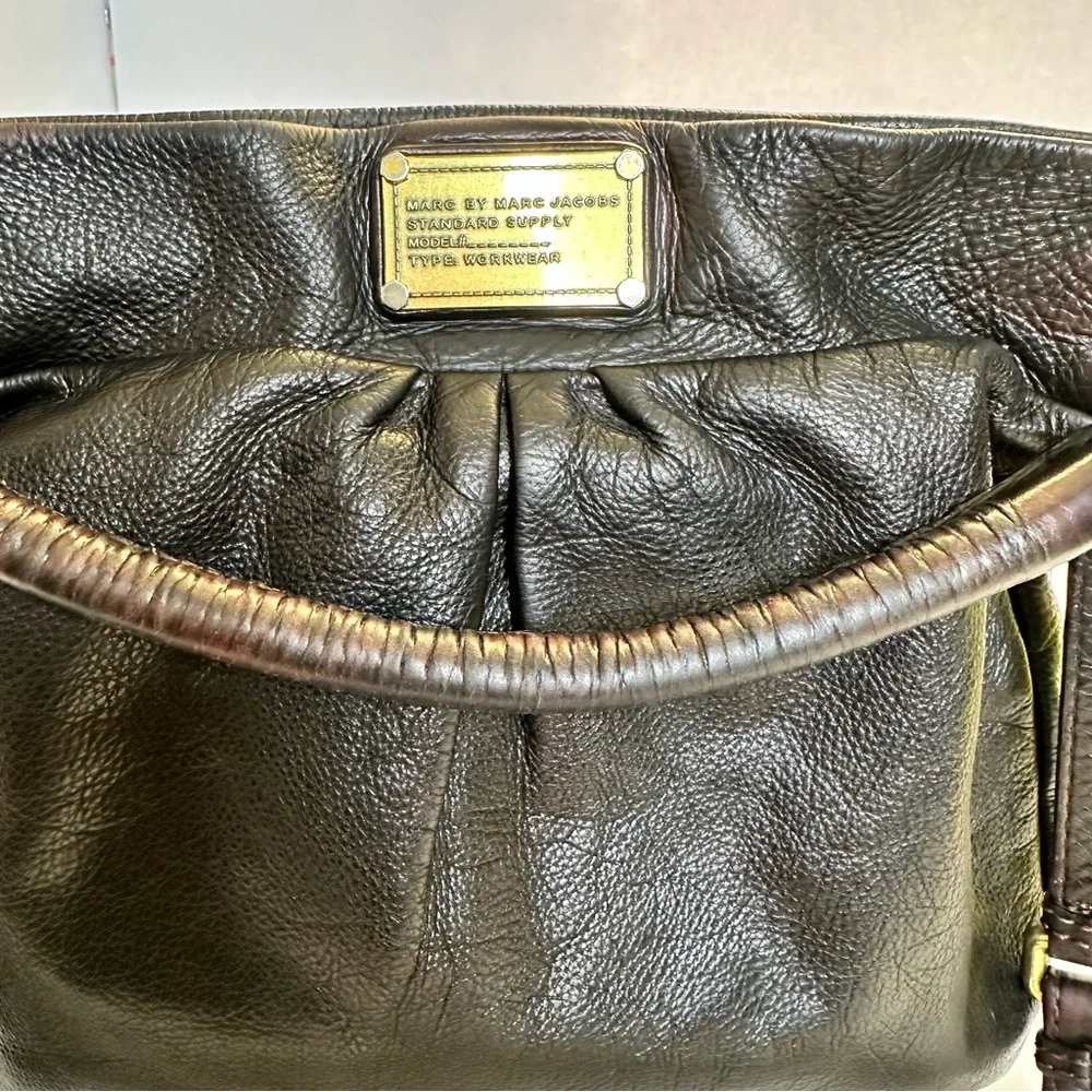 Marc Jacobs Classic Q Hillier Hobo Pebbled Leather Bag Black Brown Gold Hardwear - Picture 7 of 16